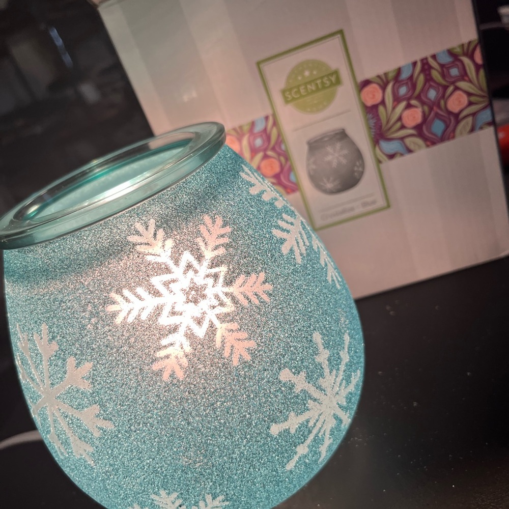 Scentsy Crystalize-Blue Wax Warmer